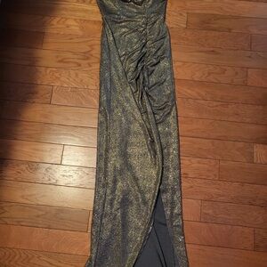 City Triangles Juniors Gold One Side Shoulder Dress with Split On The Side. Sz S